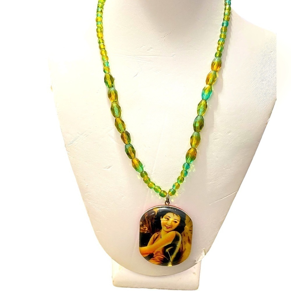 Green Czech Crystal Pendant Vintage Necklace, Asian Pendant #337